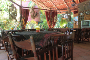 dining-area-restaurant-kardoes