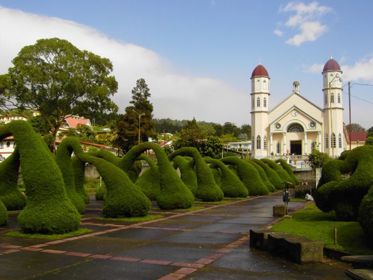 Arches_of_Heaven_in_Zarcero_Costa_Rica