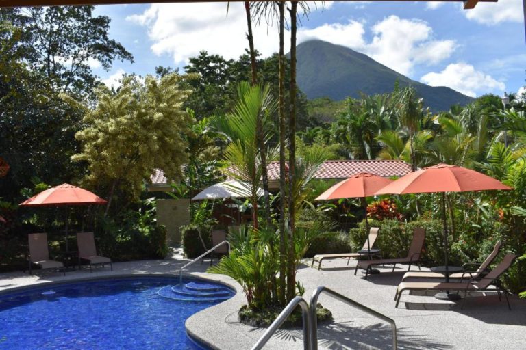 hotel roca negra del arenal
